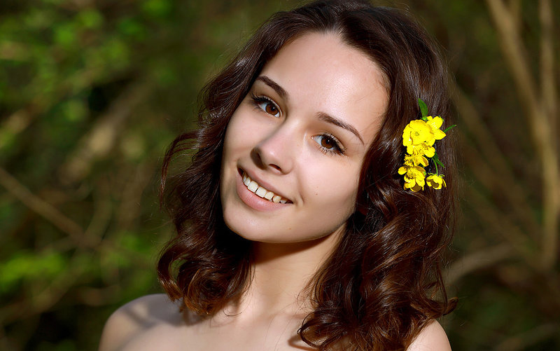 Фелиция, 18